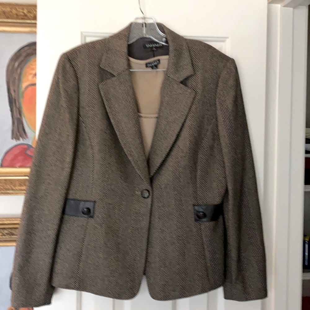 Tahari fitted jacket w/coordinating tank
